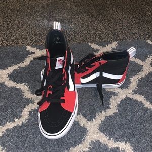 Vans Hi top red/black